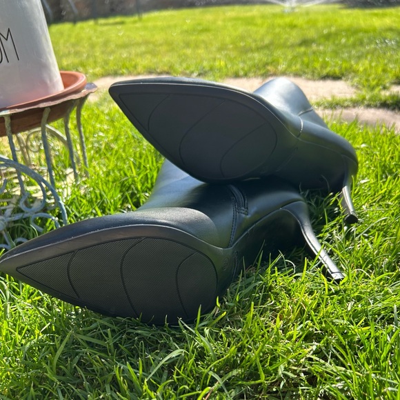 Nine West Black Vegan Leather Pointy Ankle Boots NWT Size 10 M - Picture 7 of 8